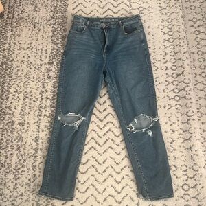 AE Distressed Curvy Mom Jean - Size 16